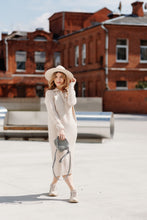 Įkelti vaizdą į peržiūros programą, Mini dydžio pilkos spalvos odinė rankinė su užrašu viduje Tu esi ir to pakanka