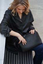 Įkelti vaizdą į peržiūros programą, Delninė/kosmetinė Luxury, juodos spalvos