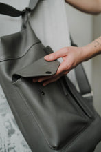 Įkelti vaizdą į peržiūros programą, Rankinė Messenger, pilka spalva , unisex modelis