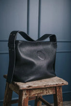 Įkelti vaizdą į peržiūros programą, Juodos spalvos rankine moterims