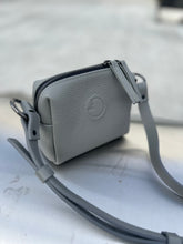 Įkelti vaizdą į peržiūros programą, Mini dydžio pilkos spalvos odinė rankinė su užrašu viduje Tu esi ir to pakanka