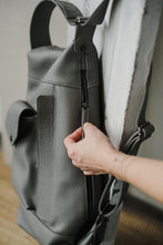 Įkelti vaizdą į peržiūros programą, Rankinė Messenger, pilka spalva , unisex modelis