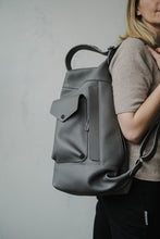 Įkelti vaizdą į peržiūros programą, Rankinė Messenger, pilka spalva , unisex modelis