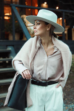 Įkelti vaizdą į peržiūros programą, Juodos spalvos odinė rankinė The biggest hug