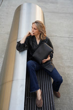 Įkelti vaizdą į peržiūros programą, Delninė/kosmetinė Luxury, juodos spalvos