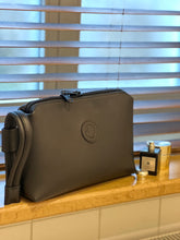 Įkelti vaizdą į peržiūros programą, Delninė/kosmetinė Luxury, juodos spalvos