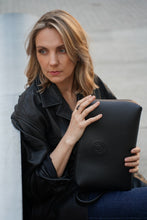 Įkelti vaizdą į peržiūros programą, Delninė/kosmetinė Luxury, juodos spalvos