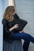 Įkelti vaizdą į peržiūros programą, Delninė/kosmetinė Luxury, juodos spalvos