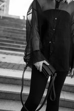 Įkelti vaizdą į peržiūros programą, Piniginė/delninė moterims Abra Kadabra, Juoda spalva, su odiniu dirželiu ir grandinėle