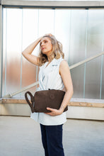 Įkelti vaizdą į peržiūros programą, Verstos odos delninė Luxury, šokolado spalva