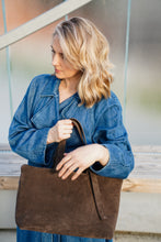 Įkelti vaizdą į peržiūros programą, City life rankinė moterims verstos odos, spalva šokolado