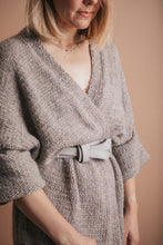 Įkelti vaizdą į peržiūros programą, Natūralios odos diželis - Smilga. Šviesiai pilka spalva