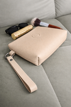 Įkelti vaizdą į peržiūros programą, Kosmetinė su kilpele Just,švelni rožinė spalva
