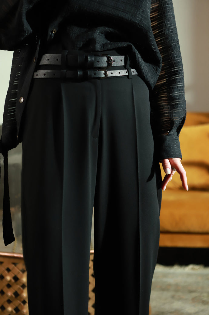 Juodos spalvos odinis dirželis su D formos sagtele