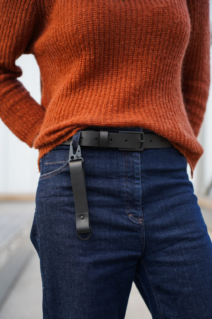 Juodas diržas su juoda matine sagtimi, unisex modelis